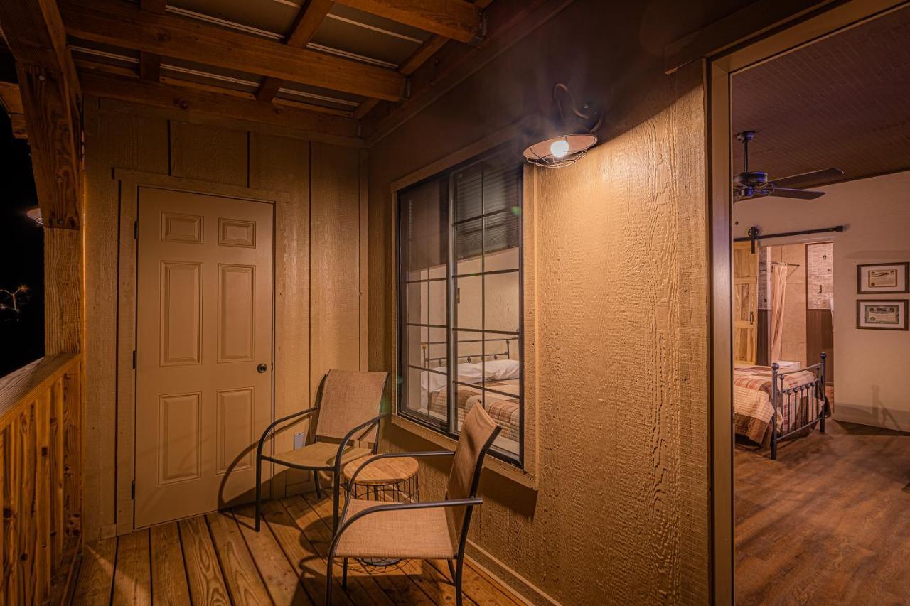 Miners Cabin #4 - King Bed - Private Balcony With Views Tombstone Zewnętrze zdjęcie